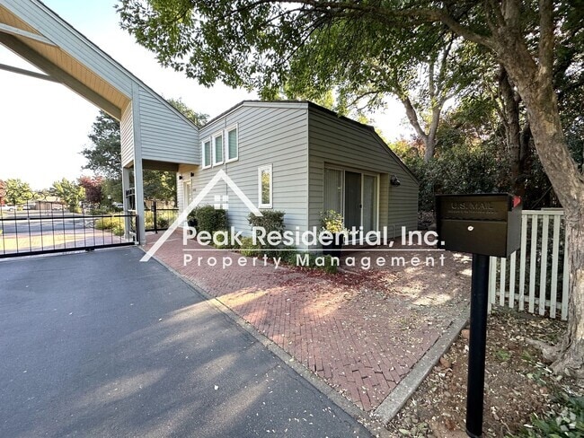 Building Photo - Spacious Fair Oaks Studio - Must See! Rental