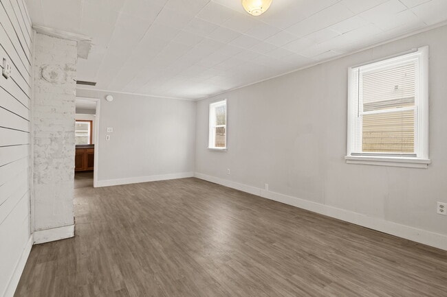 Photo - 1800 W 19th St