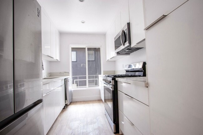 Photo - 1040 S Genesee Ave