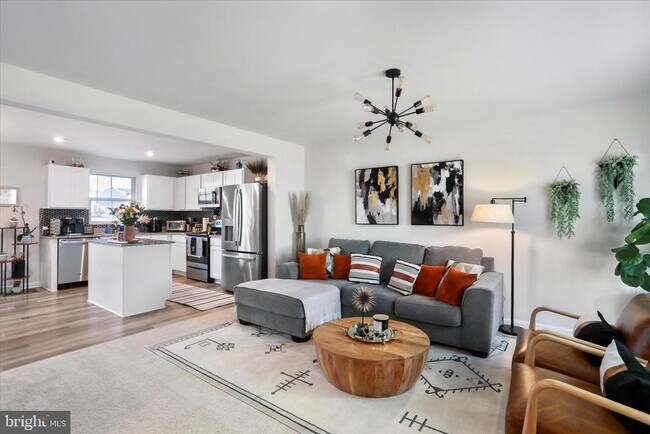 Photo - 206 Spring Pl