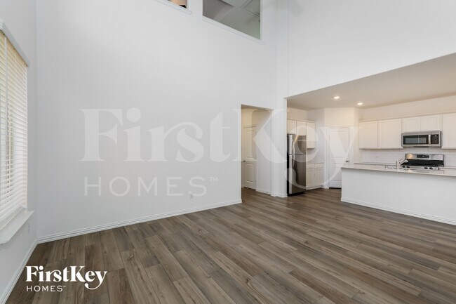 Photo - 2528 Northcote Dr