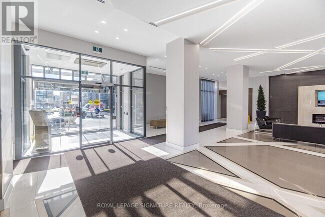 Photo - 5033 Four Springs Ave Unité 2014