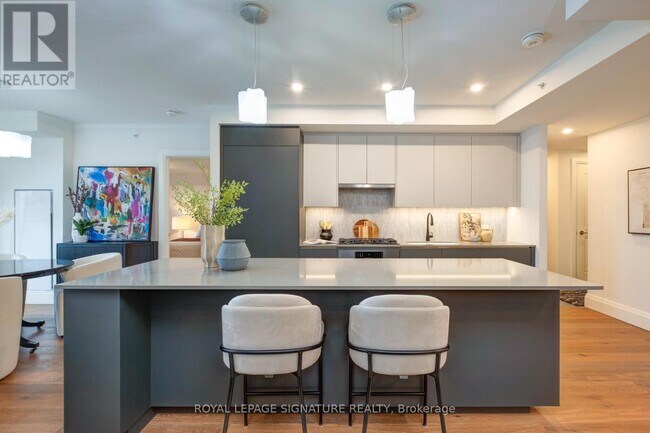 Photo - 285 Avenue Rd Unit 303