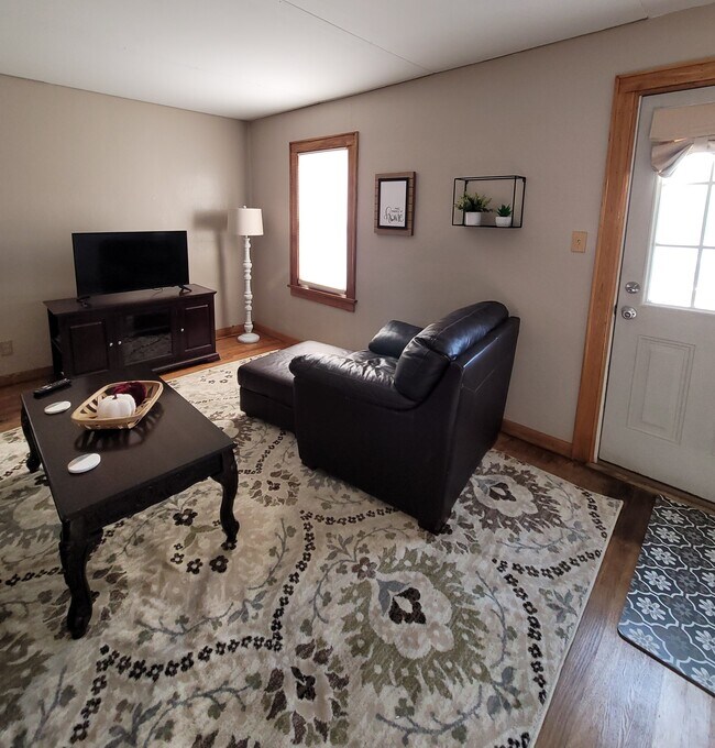 Photo - 411 Adams Ave Unidad Fully furnished