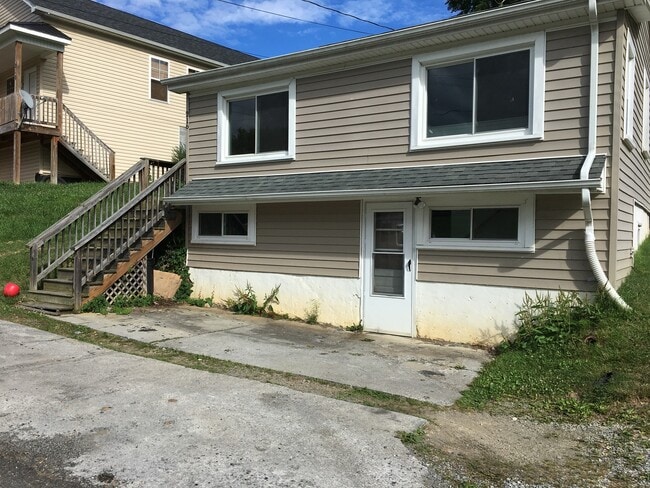 Building Photo - Radford (West End), 2 BR / 1 BA, Available August
