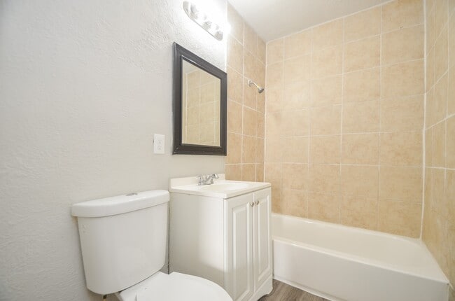 Photo - 217 Owens St