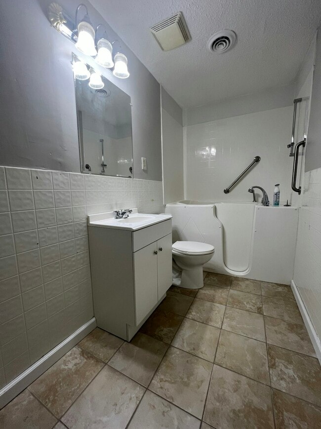 Photo - 1450 Gold Ave