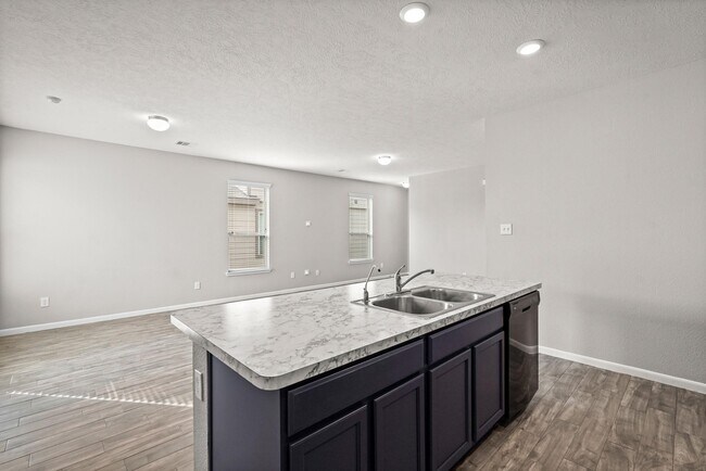 Photo - 2547 Hawthorn Park Ct