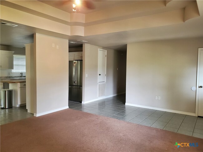 136 Royal Crest Cir