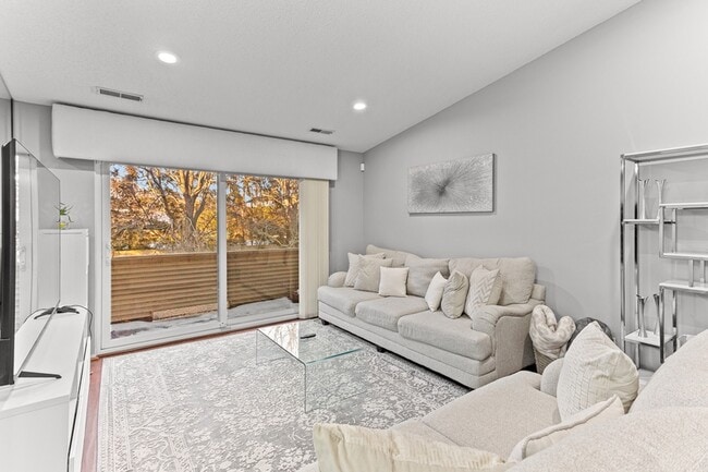 Photo - 6560 Ridgefield Cir Unit apt 202