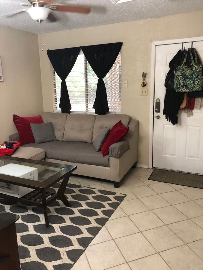 Photo - College Station - Northgate area -1 bedroom / 1 bath Apartment