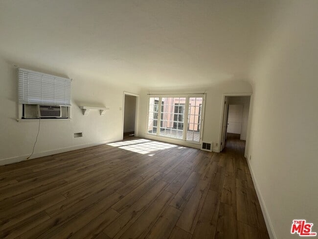 Photo - 4956 S San Vicente Blvd