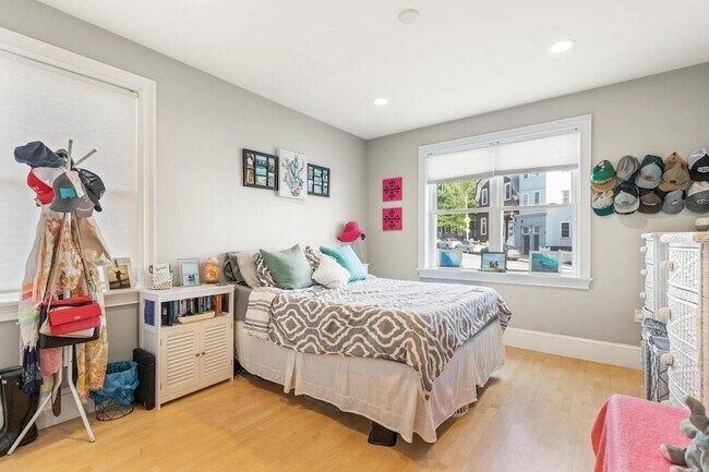 Photo - 235 Dorchester St Unidad 1
