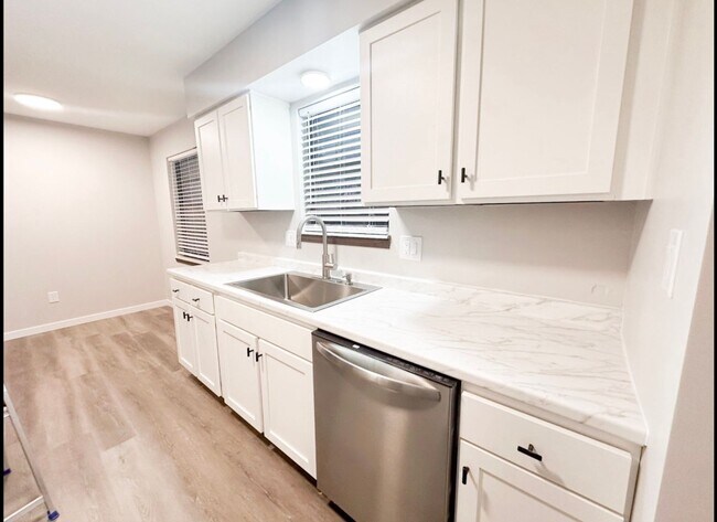 Photo - 2008 Juniper Dr Unidad B