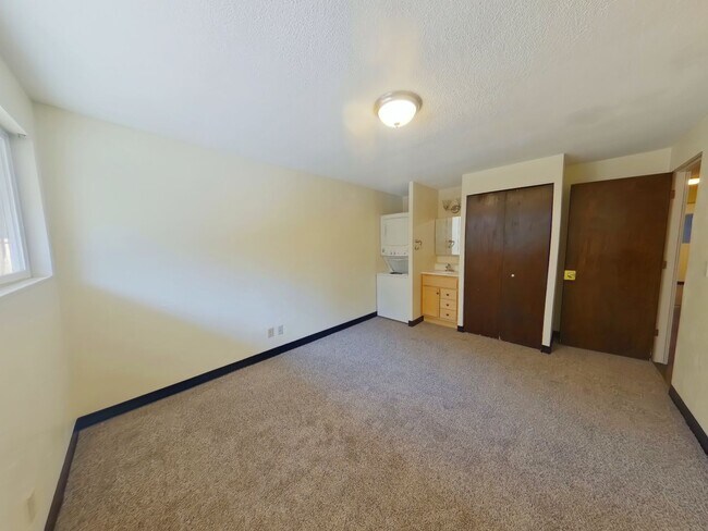 Photo - 1747 Hilyard St Unit B