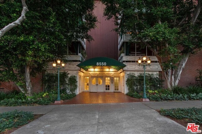 Photo - 8550 Holloway Dr Unit 305