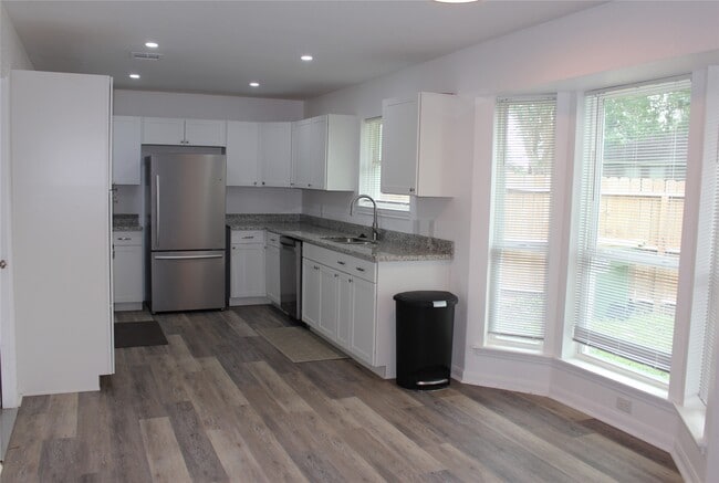 Photo - 1802 Sleepy Creek Way