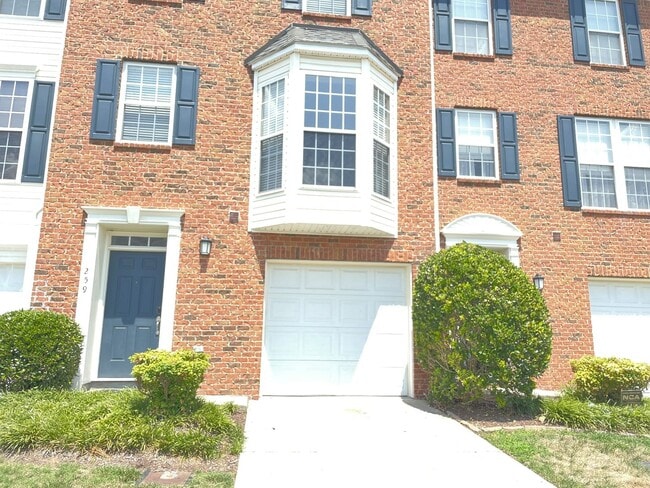 Building Photo - 3 Bedroom/2.5 Bath Townhome in Great Location