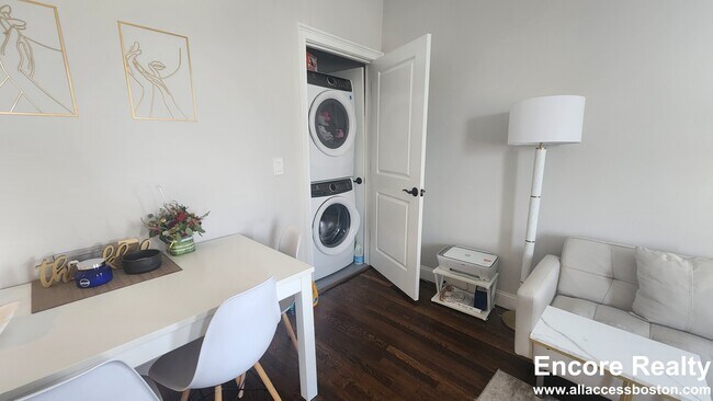 105 Strathmore Rd