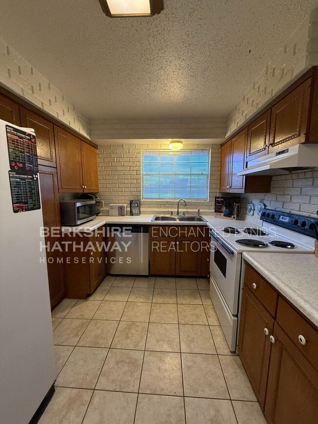 Photo - Partially Furnished 2 Bed/2 Bath Condo, Wa...