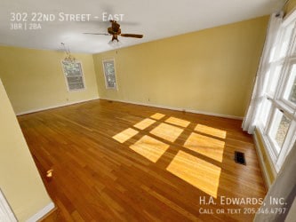 Photo - 302 22nd E St