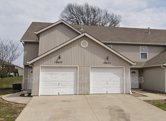 Photo - 10625 N Locust Ct Townhome