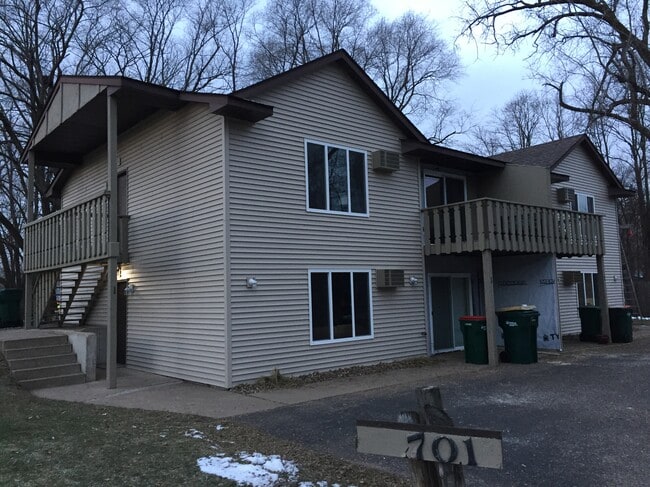 Building Photo - 701 Monroe St N Unit Apt #2
