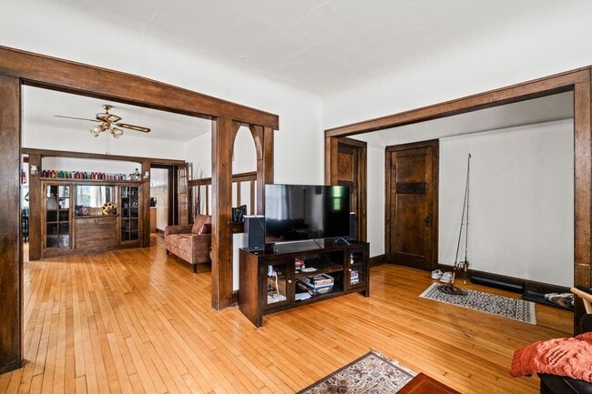 Photo - Murray Lower Flat