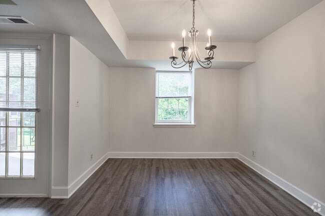 1BR, 1BA - 1,100SF - The Normandy - Dining Room