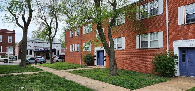 Building Photo - 2919 Chippewa St Unit Apt. A