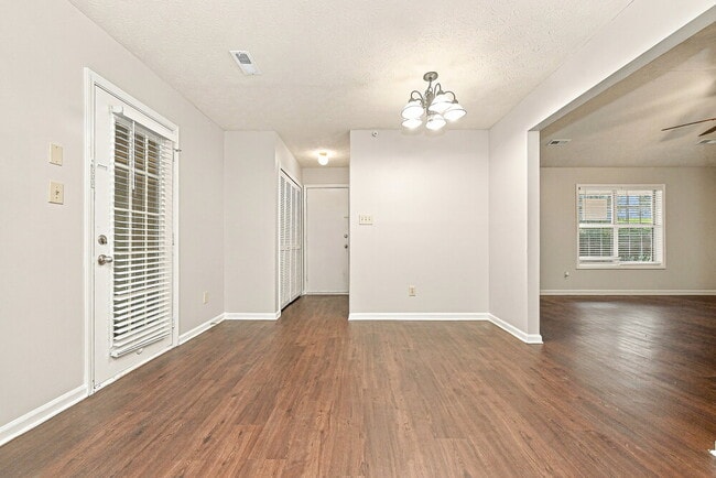 470 Rosehill Dr