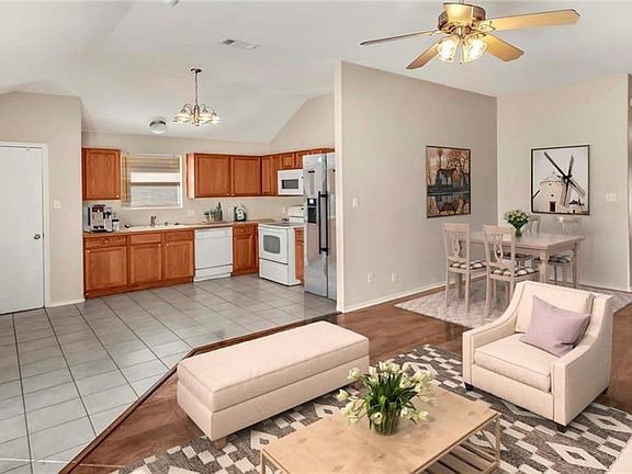 Photo - 140 Amber Ln