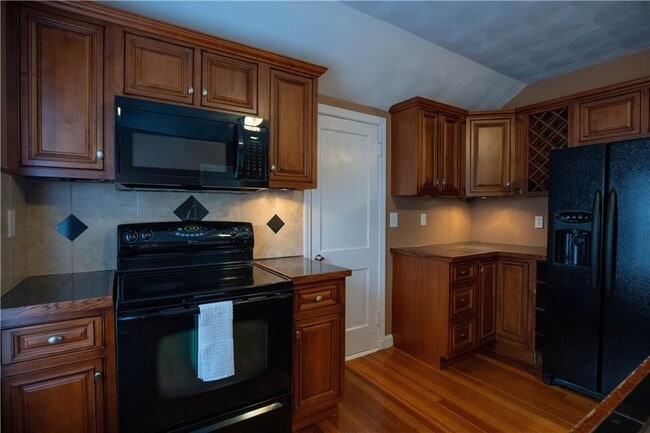 Photo - 304 Waterman Ave