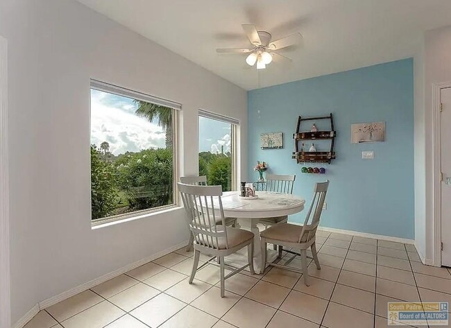 Photo - 39 Torrey Pines Dr