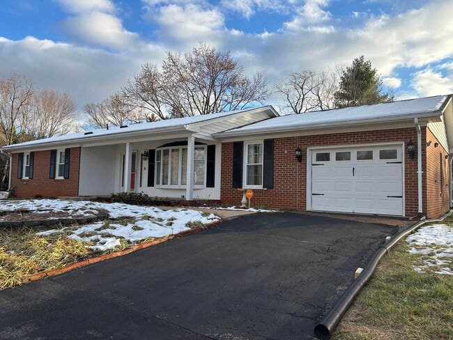 Photo - 136 Grimes St