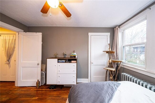 Nicely sized bedroom with great natural light - 713 Montclair St Townhome