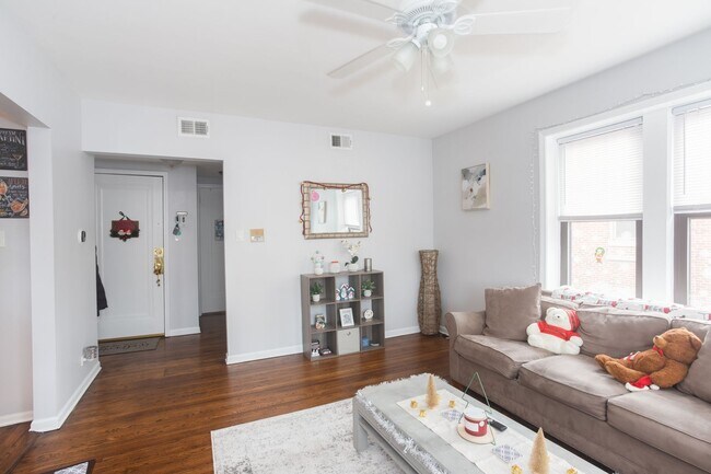 Photo - 3712 N Sheffield Ave