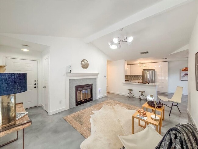 14527 Donald Dr