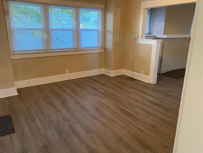 Photo - 2867 Indianapolis Ave