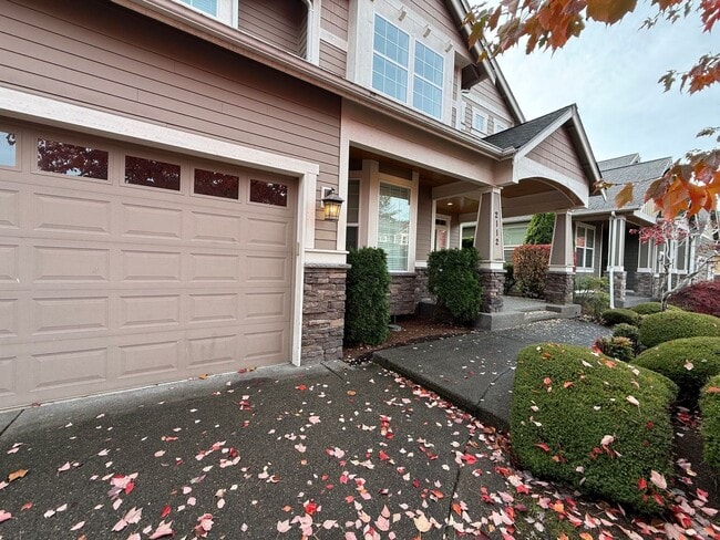 Photo - Stunning large 3 bedroom plus bonus rooms ...