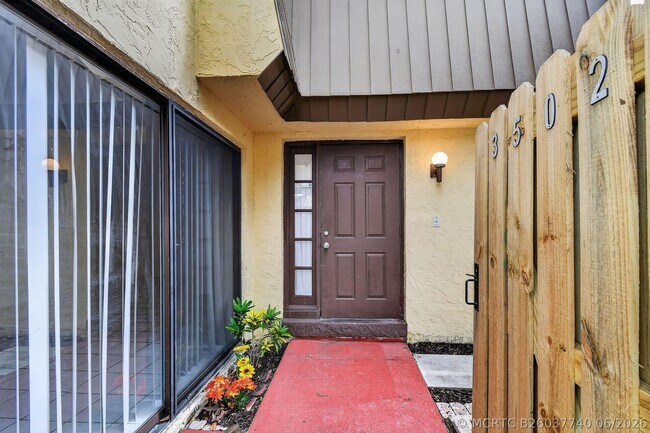 Photo - 3502 Gardens E Dr
