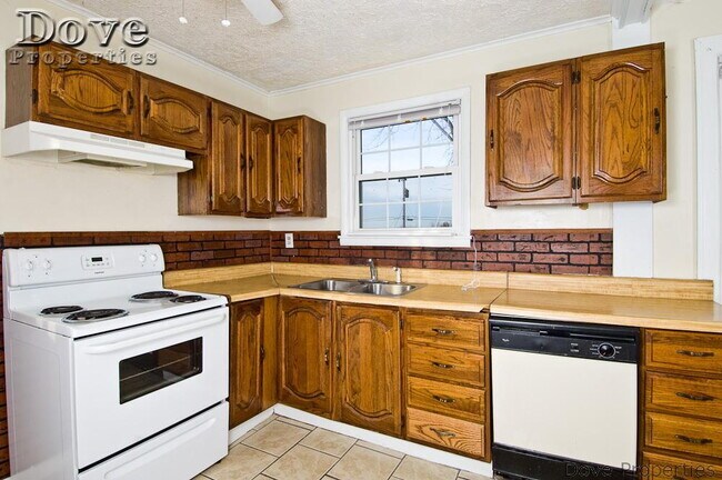 Photo - Coming Soon: 2BR, 1BA duplex (Do not apply without speaking with us first.) Unit A