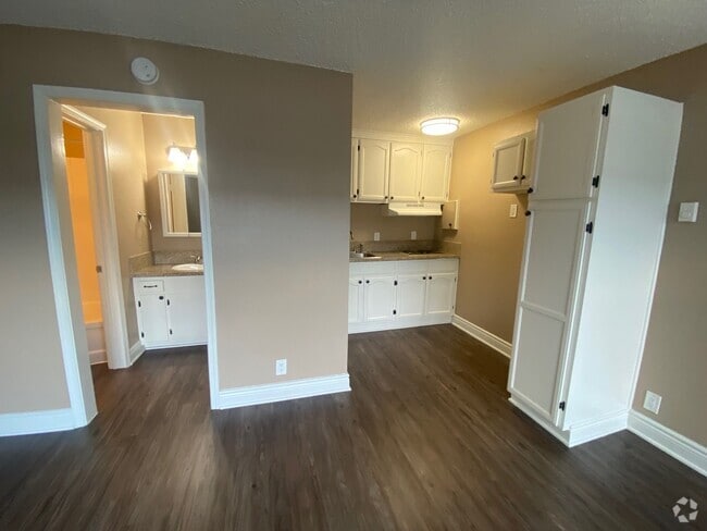 Building Photo - 7466 Rosemead Apts