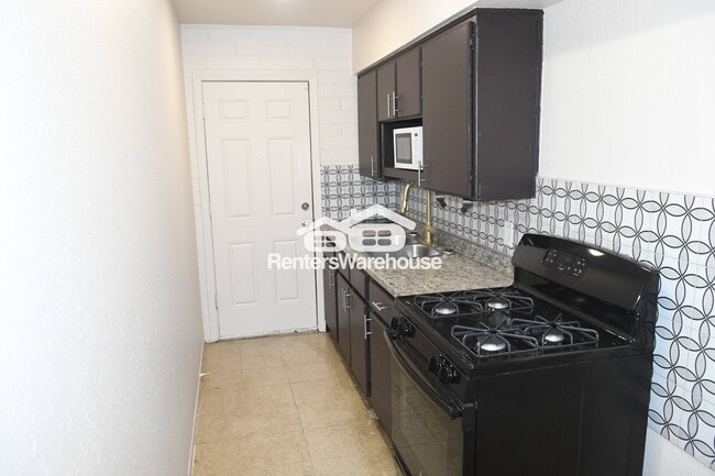 Photo - 2532 E Adams St
