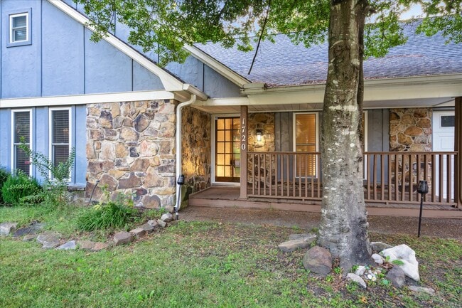 Photo - 1720 Brierbrook Rd