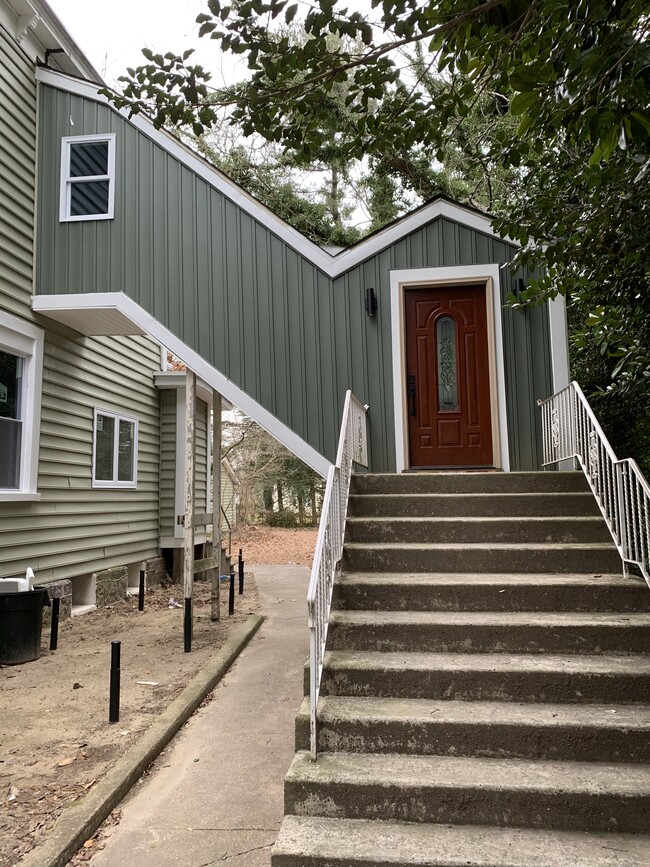 Building Photo - 410 W Maple Ave Rental