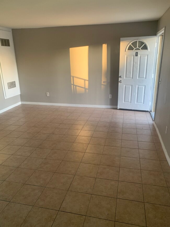 Photo - 250 N Hargrave St Unidad 1