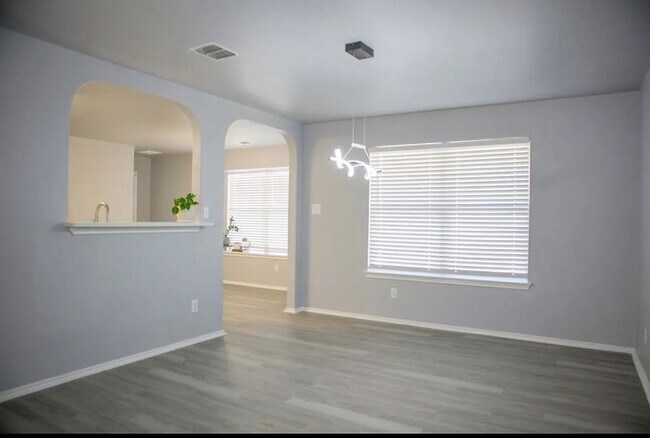 9135 Granite Woods