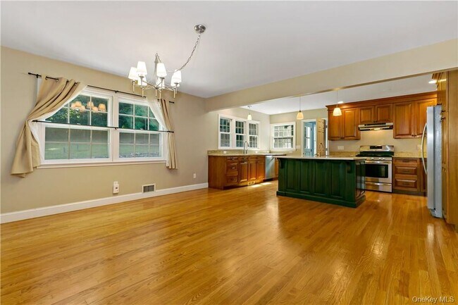 Photo - 46 Hemlock Dr