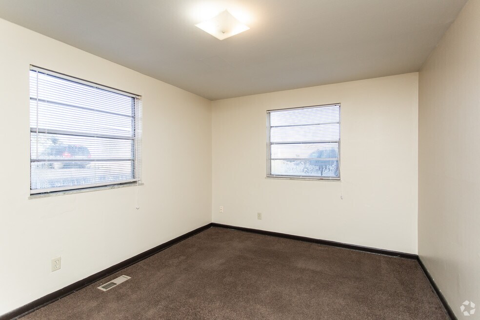 1BR, 1BA - 650 SF